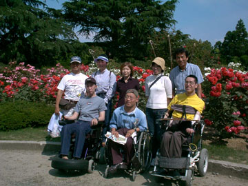 京都府立植物園のバラ園で記念撮影